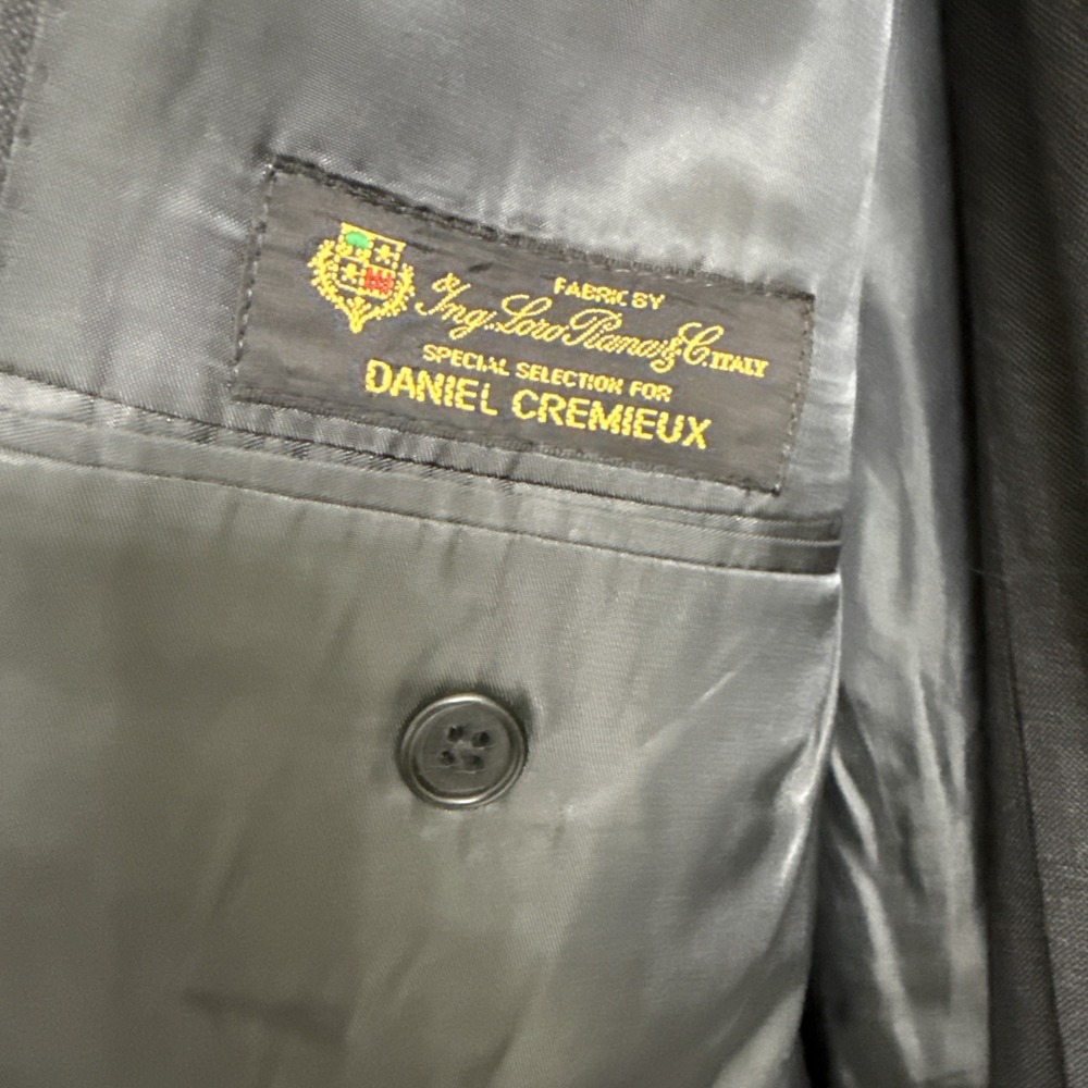 Daniel Cremieux Dark Gray 2 piece suit Men's Suit size 48R - Picture 2 of 16